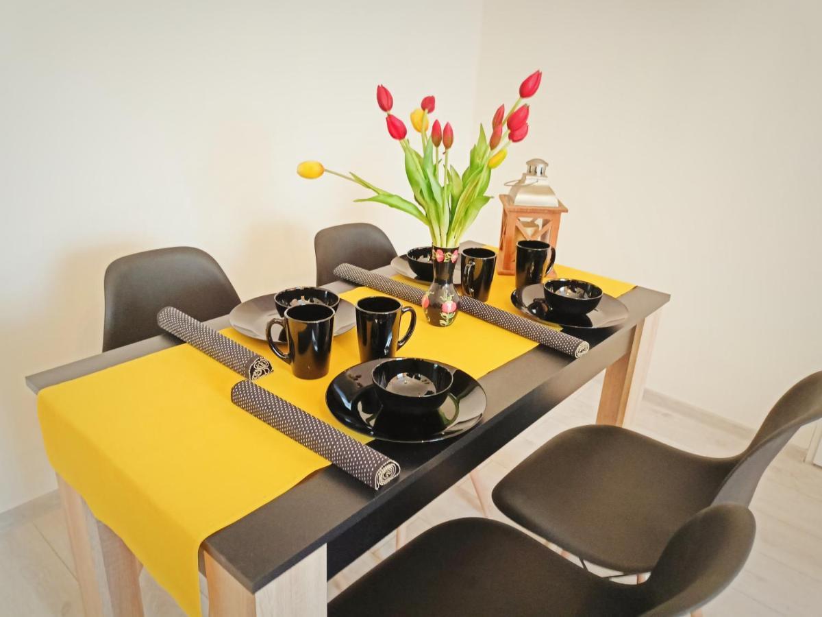 Apartament Celebrity Apartment เลชนา ภายนอก รูปภาพ